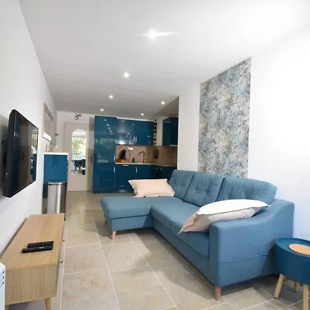 Renove Avec Piscine, Plage Et Parking Au Grau-du-roi - Fr-1-717-9 Apartment *