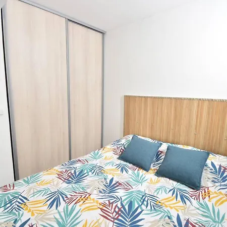 Apartment Renove Avec Piscine, Plage Et Parking Au Grau-du-roi - Fr-1-717-9 Le Grau-du-Roi