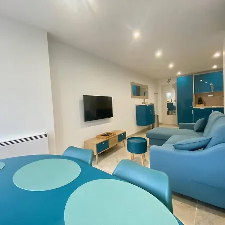 Apartment Renove Avec Piscine, Plage Et Parking Au Grau-du-roi - Fr-1-717-9 *